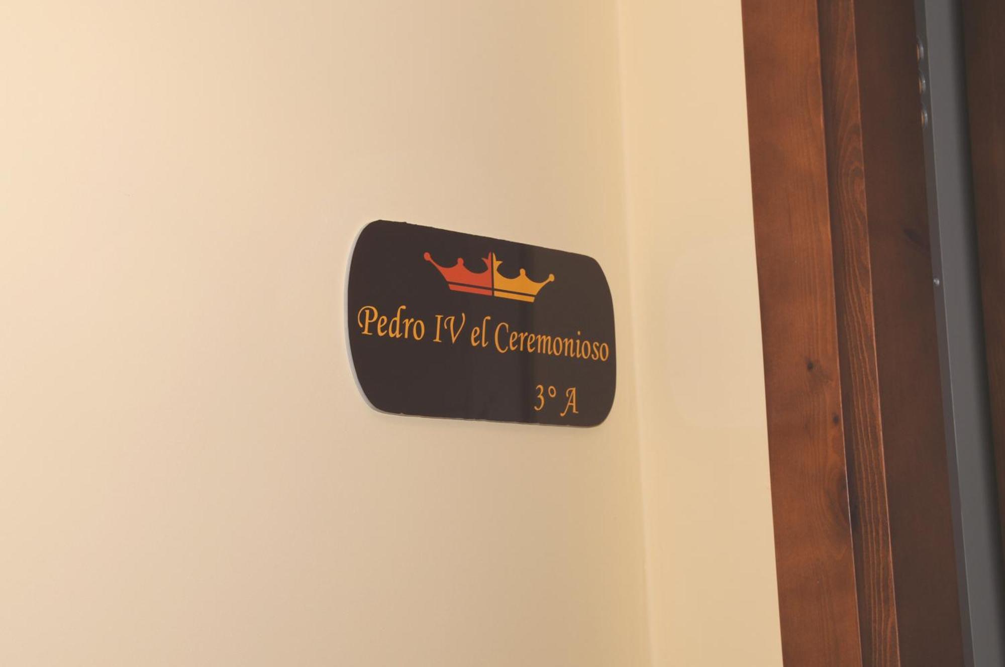 Edificio Reyes Apartment La Adrada Exterior photo