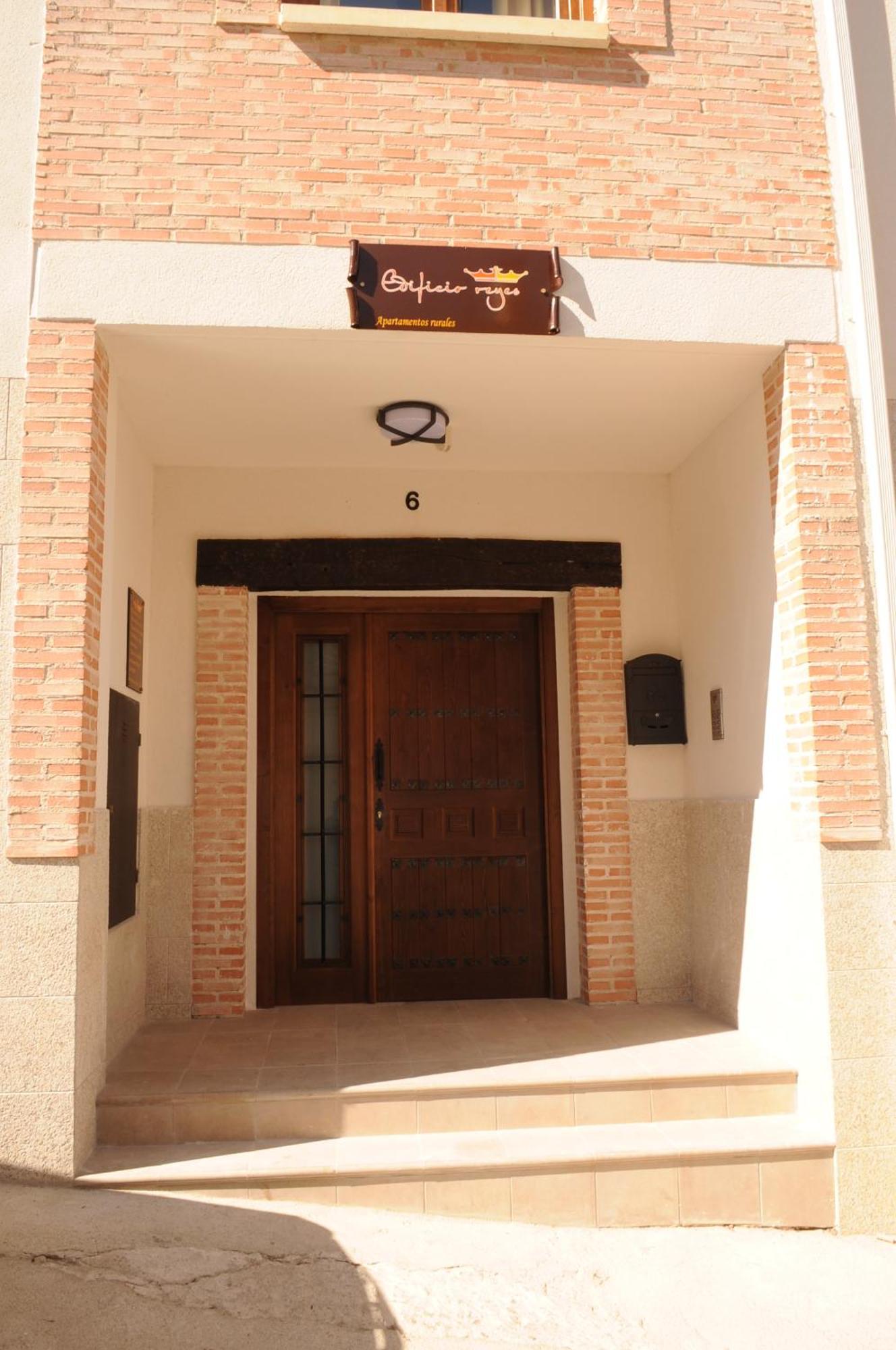 Edificio Reyes Apartment La Adrada Exterior photo